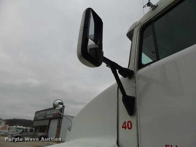 image for item DA3312 1995 Kenworth T600 semi truck