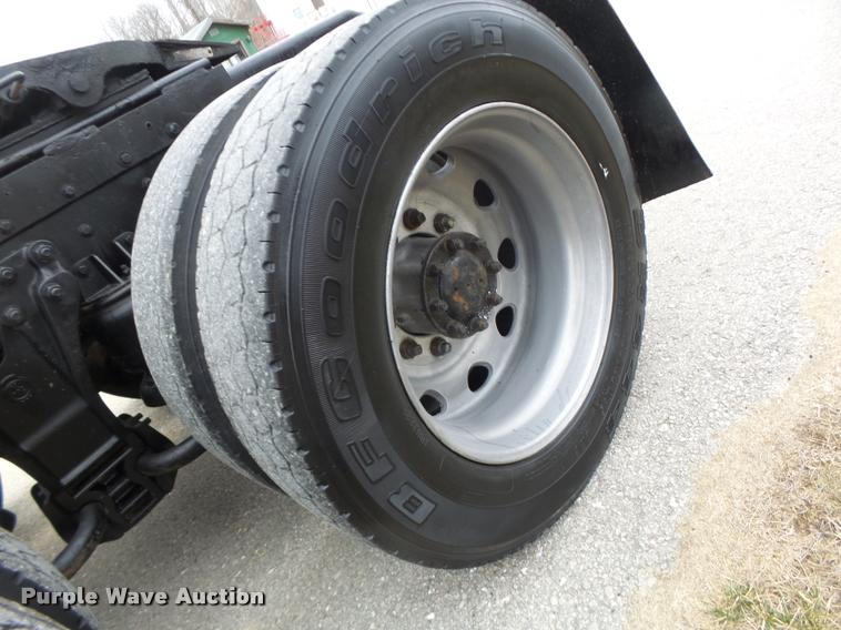 image for item DA3312 1995 Kenworth T600 semi truck