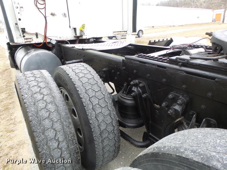 image for item DA3312 1995 Kenworth T600 semi truck