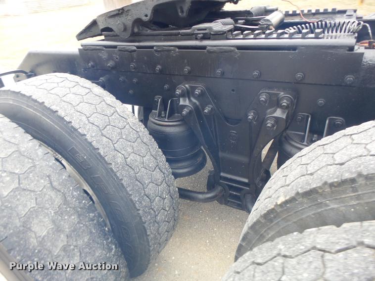 image for item DA3312 1995 Kenworth T600 semi truck