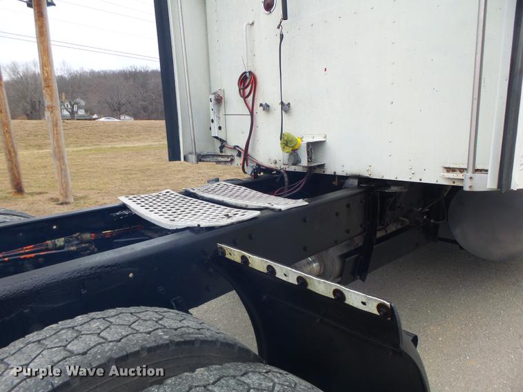 image for item DA3312 1995 Kenworth T600 semi truck