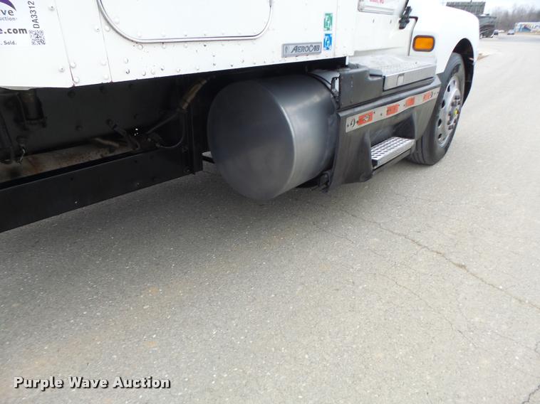 image for item DA3312 1995 Kenworth T600 semi truck