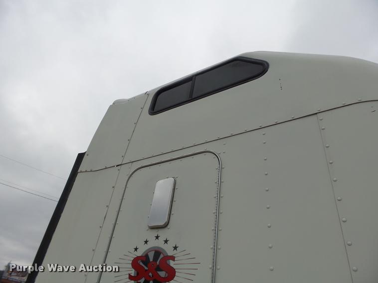 image for item DA3312 1995 Kenworth T600 semi truck