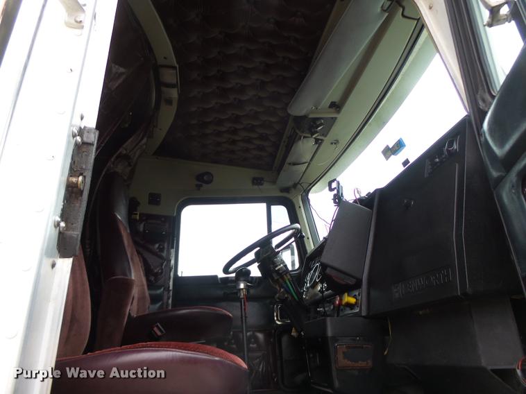 image for item DA3312 1995 Kenworth T600 semi truck