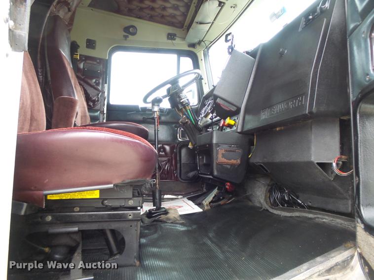 image for item DA3312 1995 Kenworth T600 semi truck