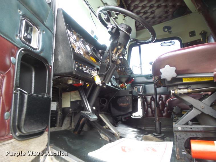 image for item DA3312 1995 Kenworth T600 semi truck