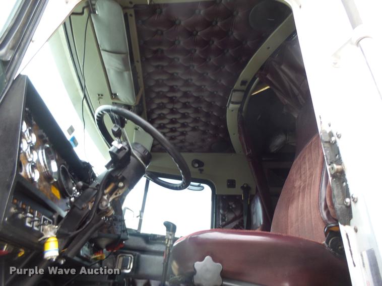 image for item DA3312 1995 Kenworth T600 semi truck