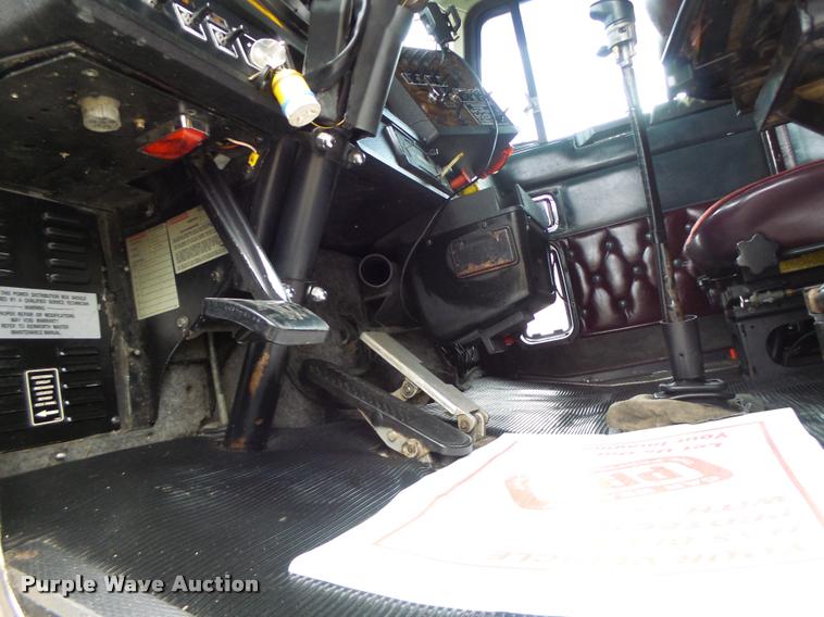 image for item DA3312 1995 Kenworth T600 semi truck