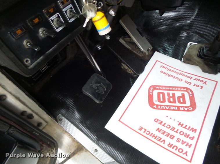 image for item DA3312 1995 Kenworth T600 semi truck