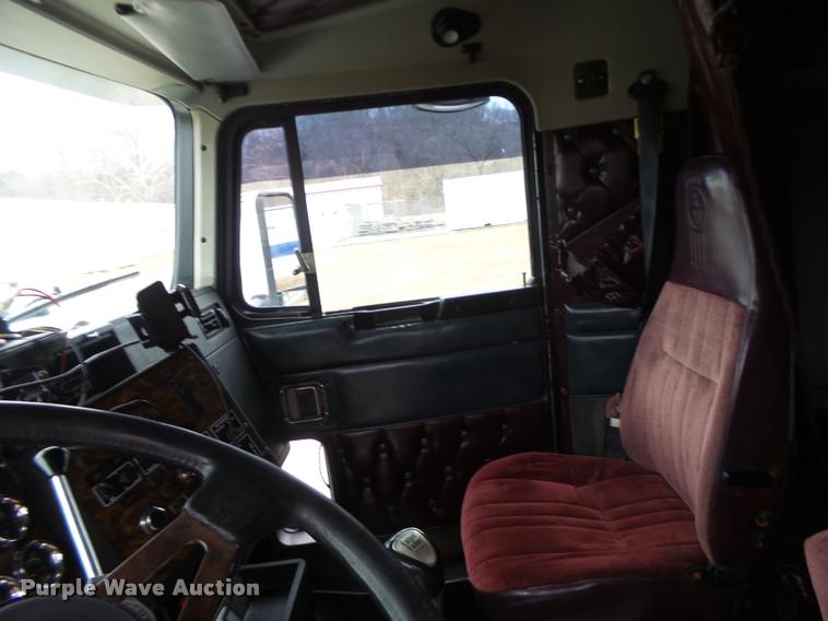 image for item DA3312 1995 Kenworth T600 semi truck