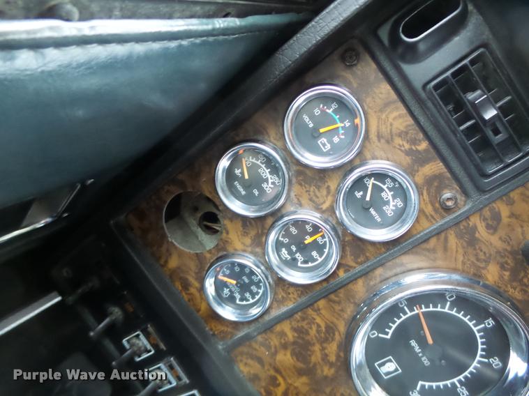 image for item DA3312 1995 Kenworth T600 semi truck