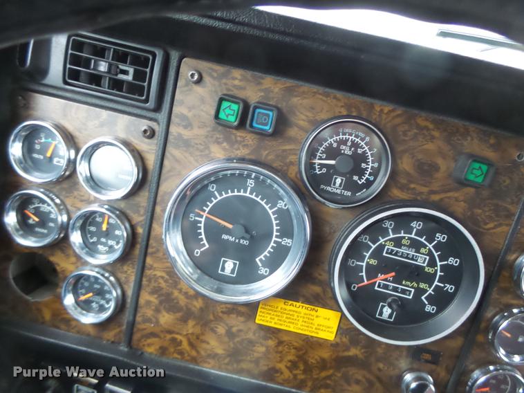 image for item DA3312 1995 Kenworth T600 semi truck