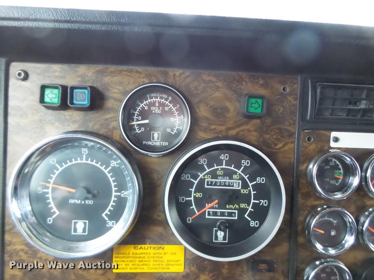 image for item DA3312 1995 Kenworth T600 semi truck