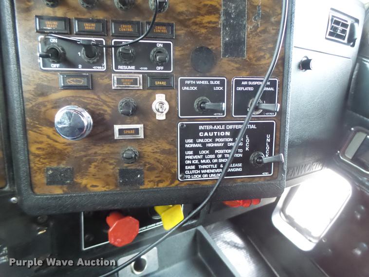 image for item DA3312 1995 Kenworth T600 semi truck