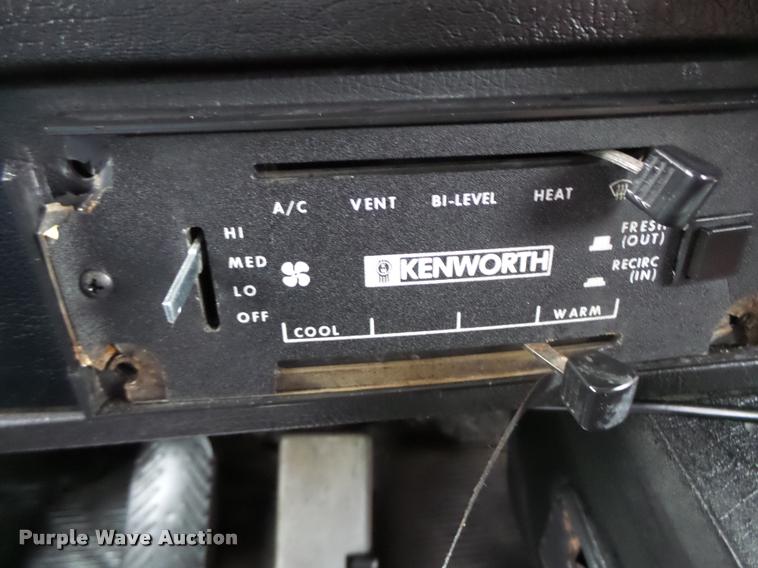 image for item DA3312 1995 Kenworth T600 semi truck