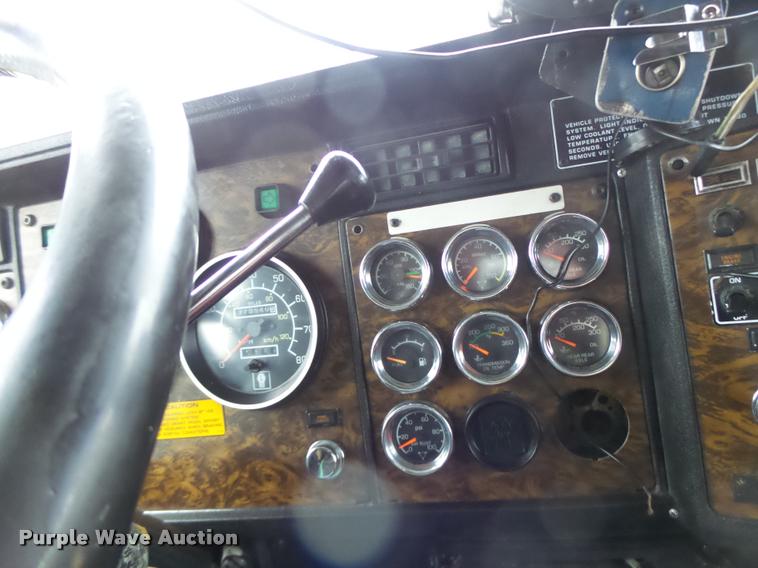 image for item DA3312 1995 Kenworth T600 semi truck
