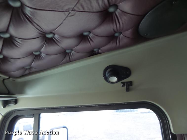 image for item DA3312 1995 Kenworth T600 semi truck