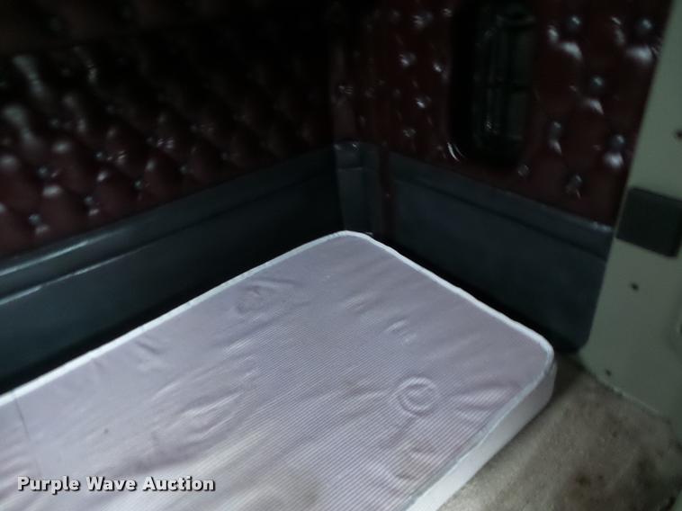 image for item DA3312 1995 Kenworth T600 semi truck