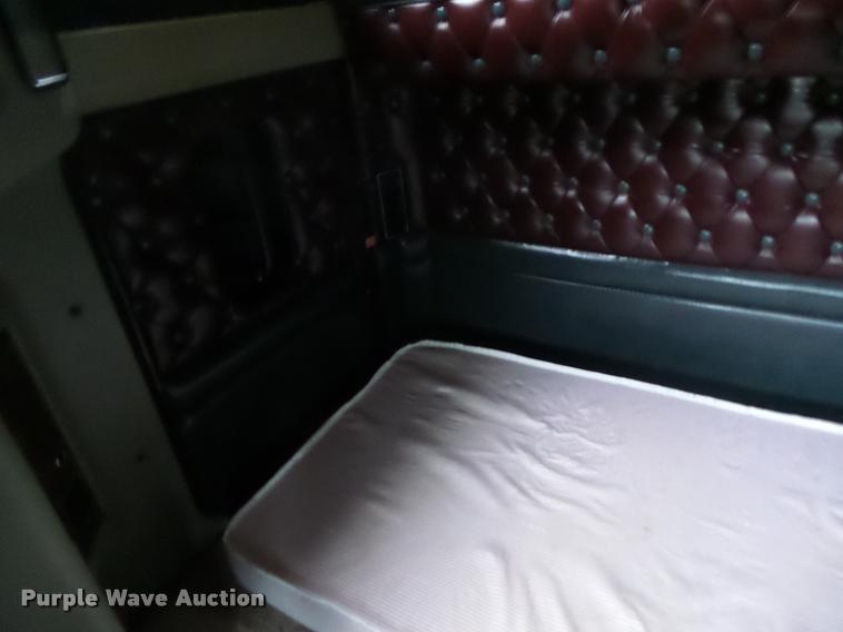 image for item DA3312 1995 Kenworth T600 semi truck