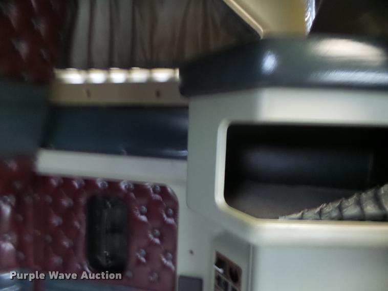 image for item DA3312 1995 Kenworth T600 semi truck