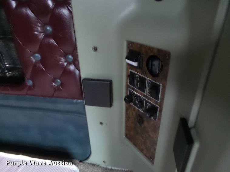 image for item DA3312 1995 Kenworth T600 semi truck