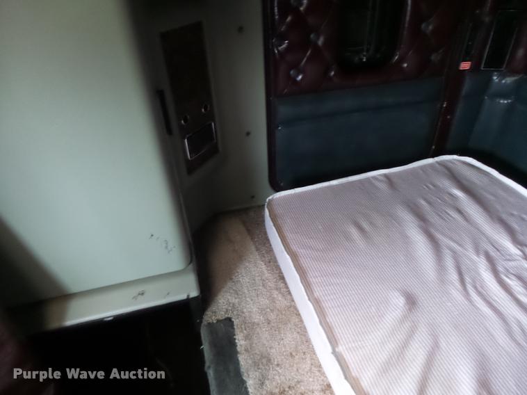 image for item DA3312 1995 Kenworth T600 semi truck