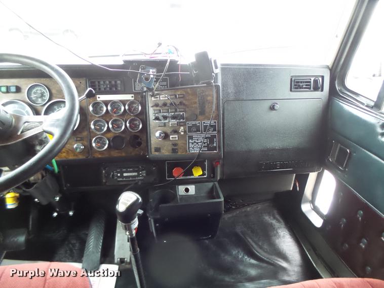 image for item DA3312 1995 Kenworth T600 semi truck