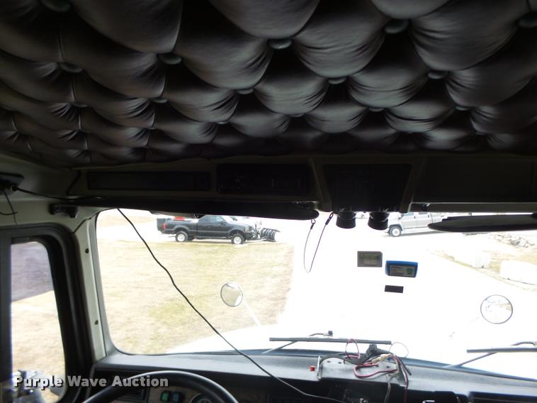 image for item DA3312 1995 Kenworth T600 semi truck