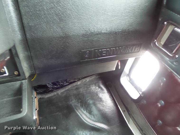 image for item DA3312 1995 Kenworth T600 semi truck