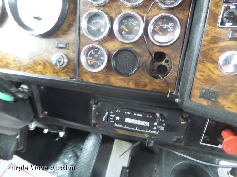 image for item DA3312 1995 Kenworth T600 semi truck