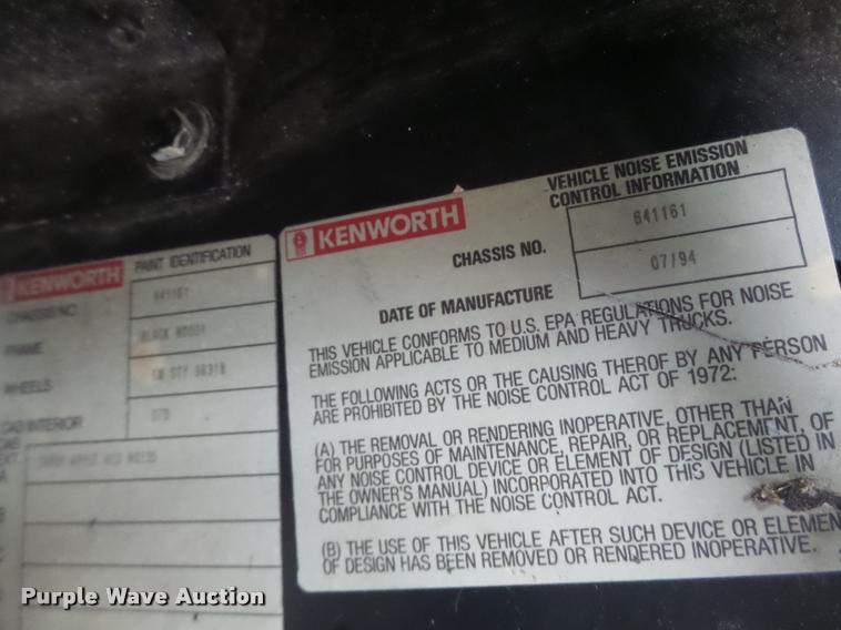 image for item DA3312 1995 Kenworth T600 semi truck