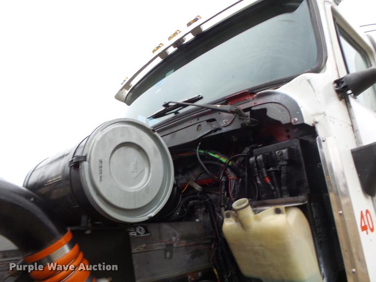 image for item DA3312 1995 Kenworth T600 semi truck