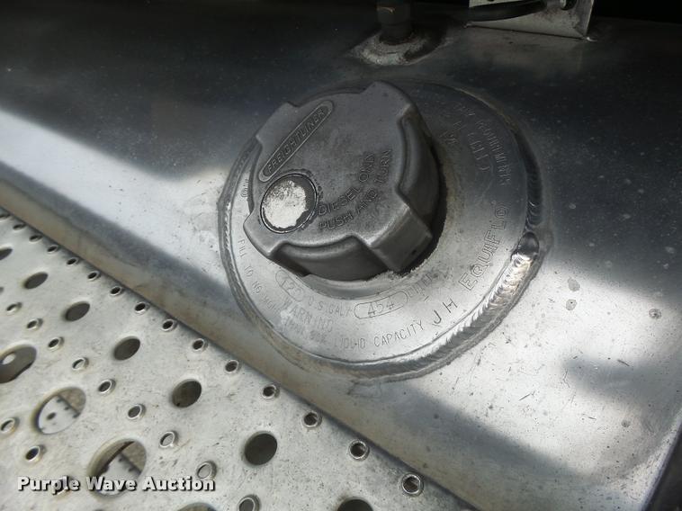 image for item DA3313 2004 Freightliner Columbia semi truck