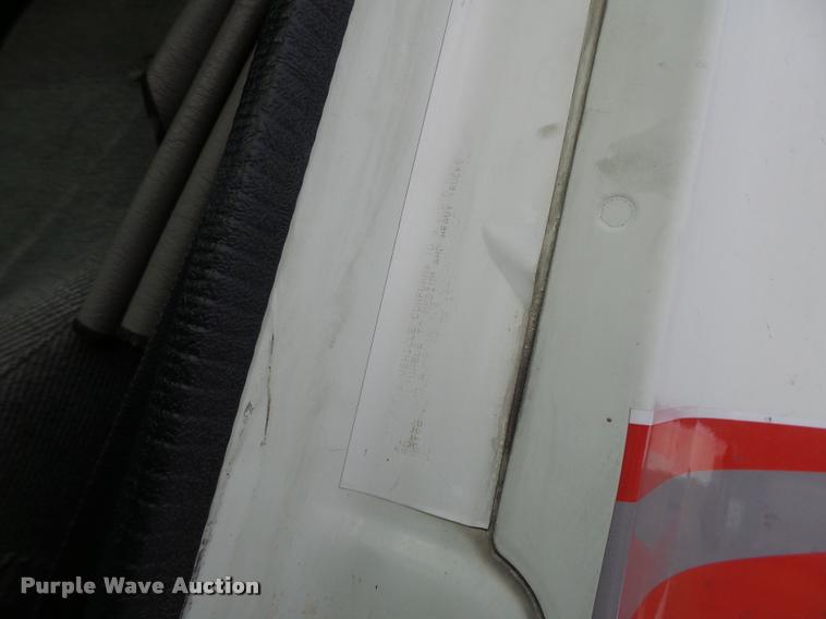 image for item DA3313 2004 Freightliner Columbia semi truck