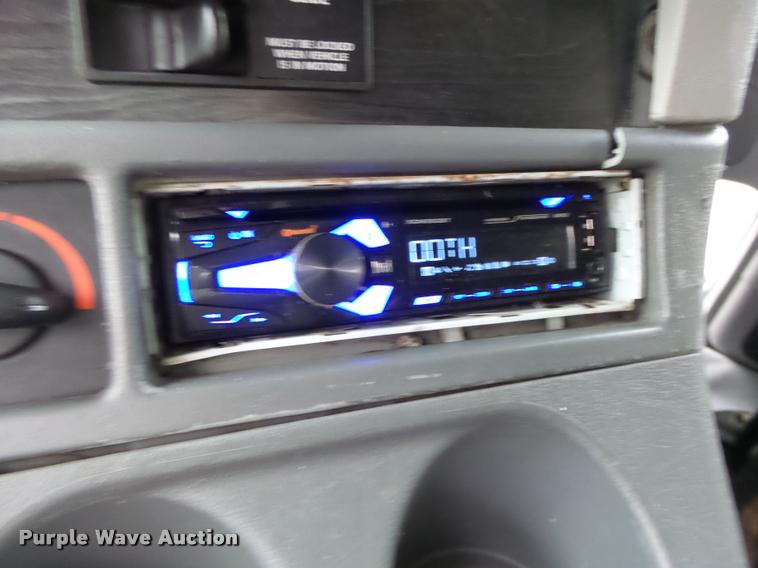 image for item DA3313 2004 Freightliner Columbia semi truck