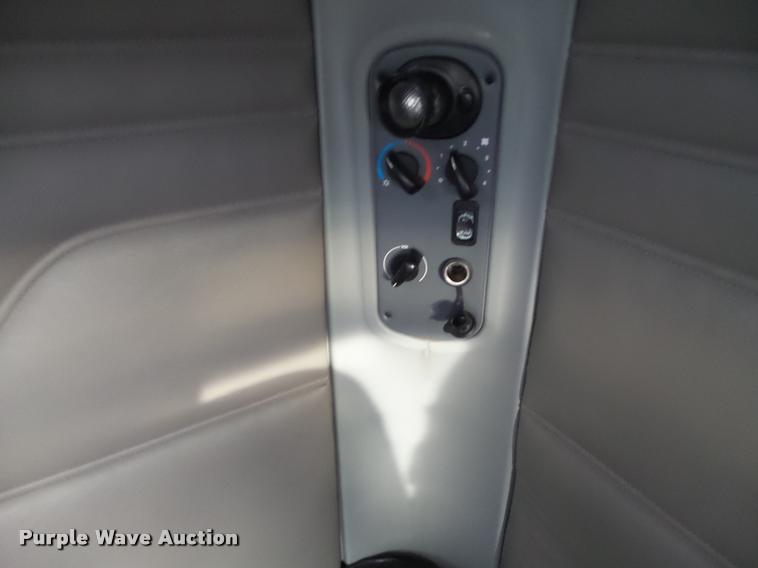 image for item DA3313 2004 Freightliner Columbia semi truck