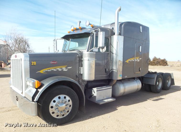 image for item DA7665 2006 Peterbilt 379 semi truck