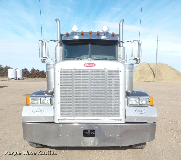 image for item DA7665 2006 Peterbilt 379 semi truck