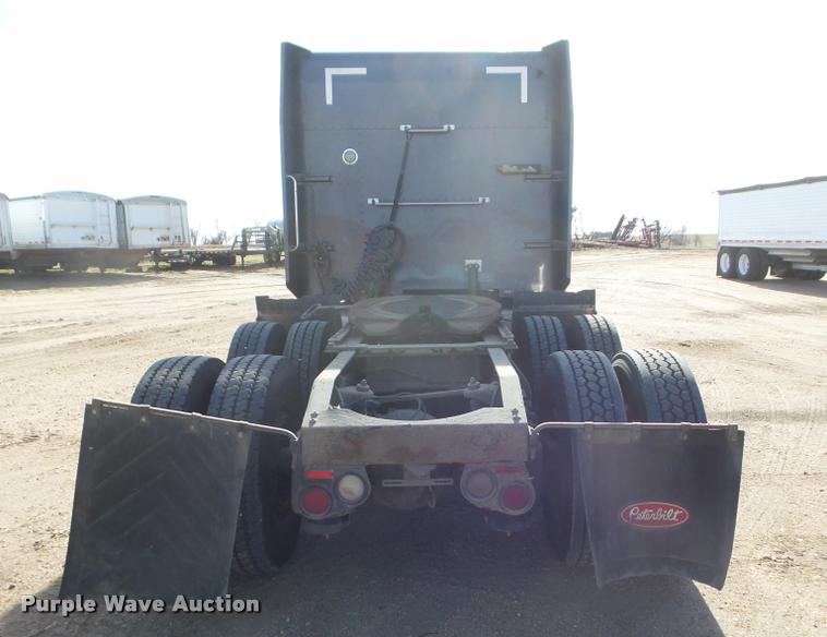 image for item DA7665 2006 Peterbilt 379 semi truck