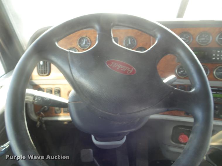 image for item DA7665 2006 Peterbilt 379 semi truck