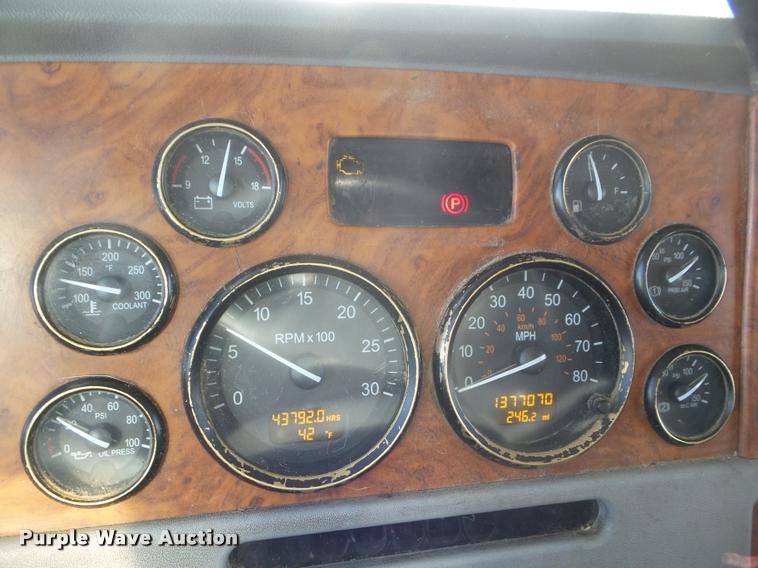 image for item DA7665 2006 Peterbilt 379 semi truck