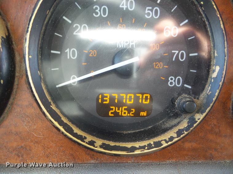 image for item DA7665 2006 Peterbilt 379 semi truck