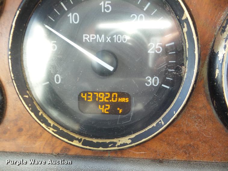 image for item DA7665 2006 Peterbilt 379 semi truck