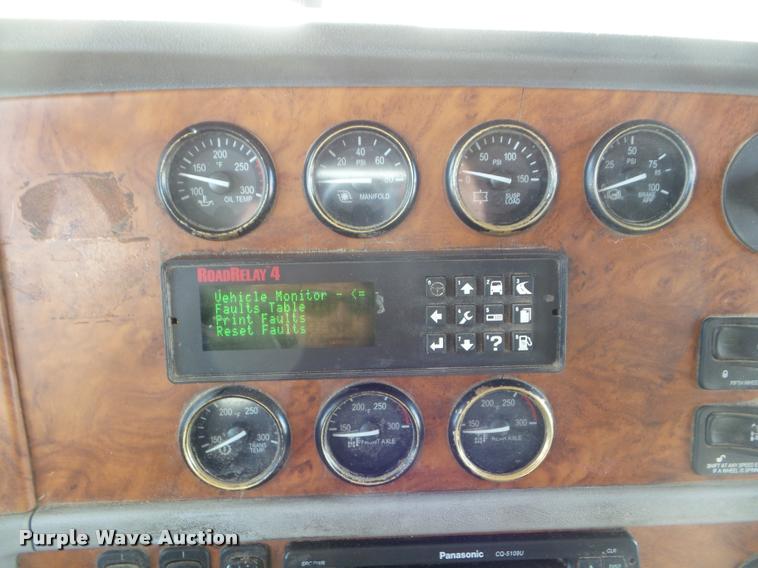 image for item DA7665 2006 Peterbilt 379 semi truck