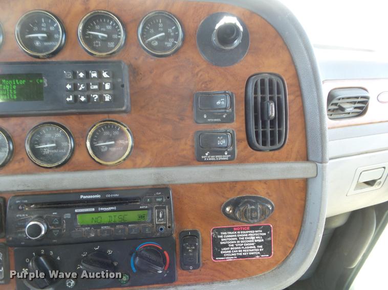 image for item DA7665 2006 Peterbilt 379 semi truck