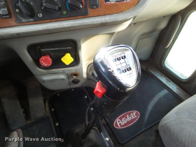 image for item DA7665 2006 Peterbilt 379 semi truck