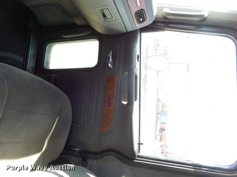image for item DA7665 2006 Peterbilt 379 semi truck