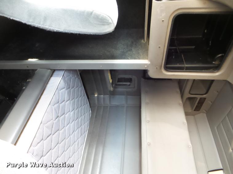 image for item DA7665 2006 Peterbilt 379 semi truck