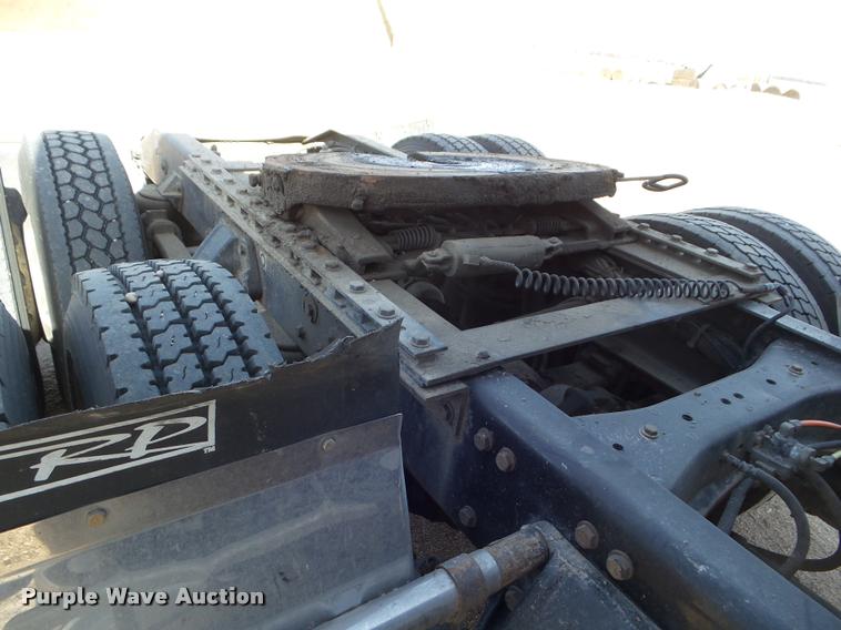 image for item DA7665 2006 Peterbilt 379 semi truck