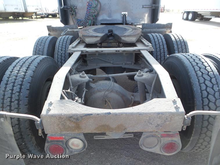 image for item DA7665 2006 Peterbilt 379 semi truck